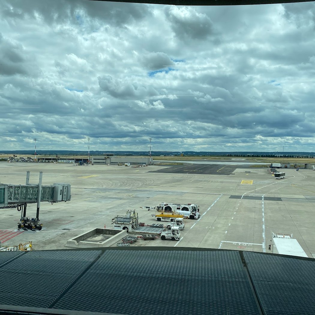 American Airlines Admirals Club | CDG Terminal 2A 2